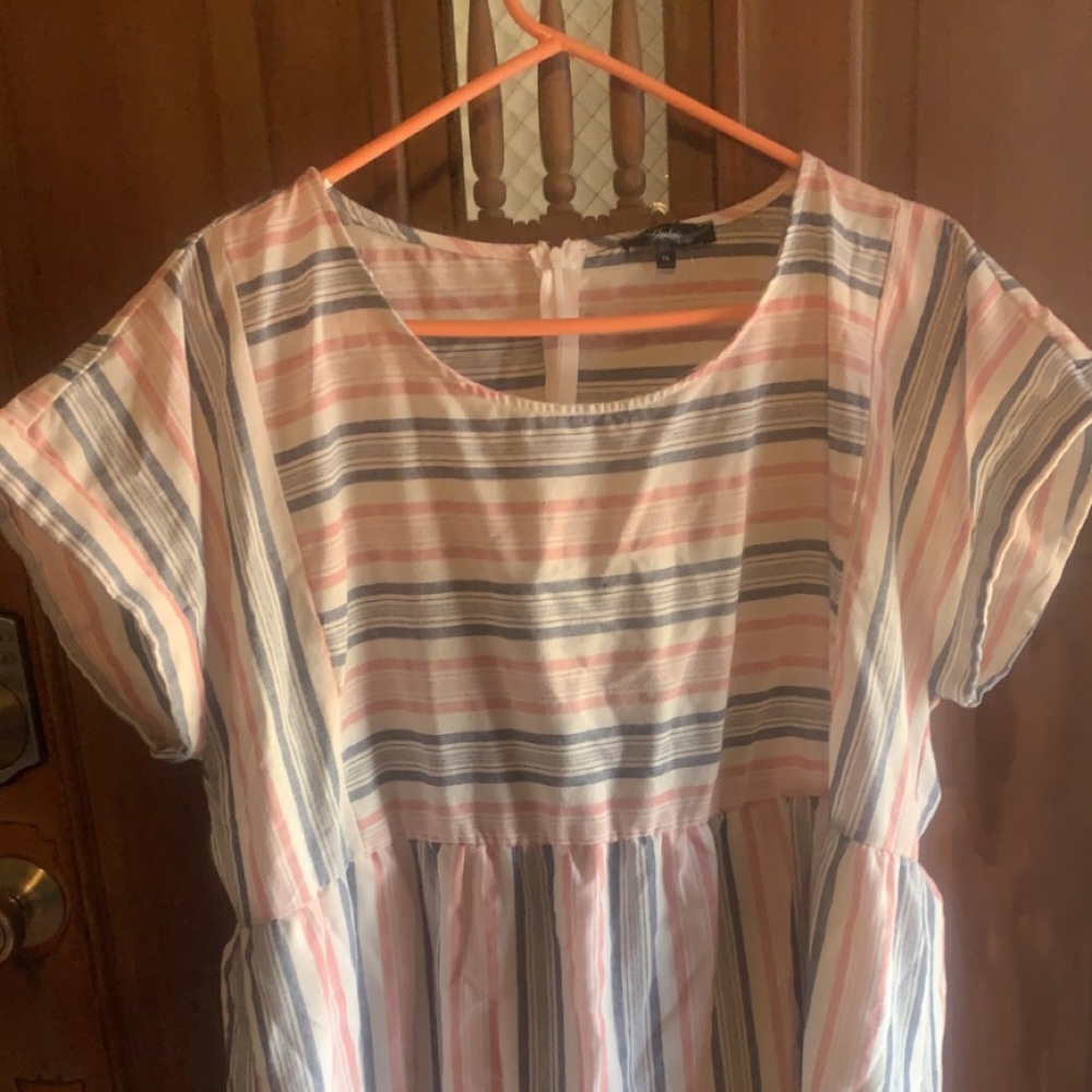 1X Andree by Unit dress. Babydoll style.Off-white w light red and blue stripes